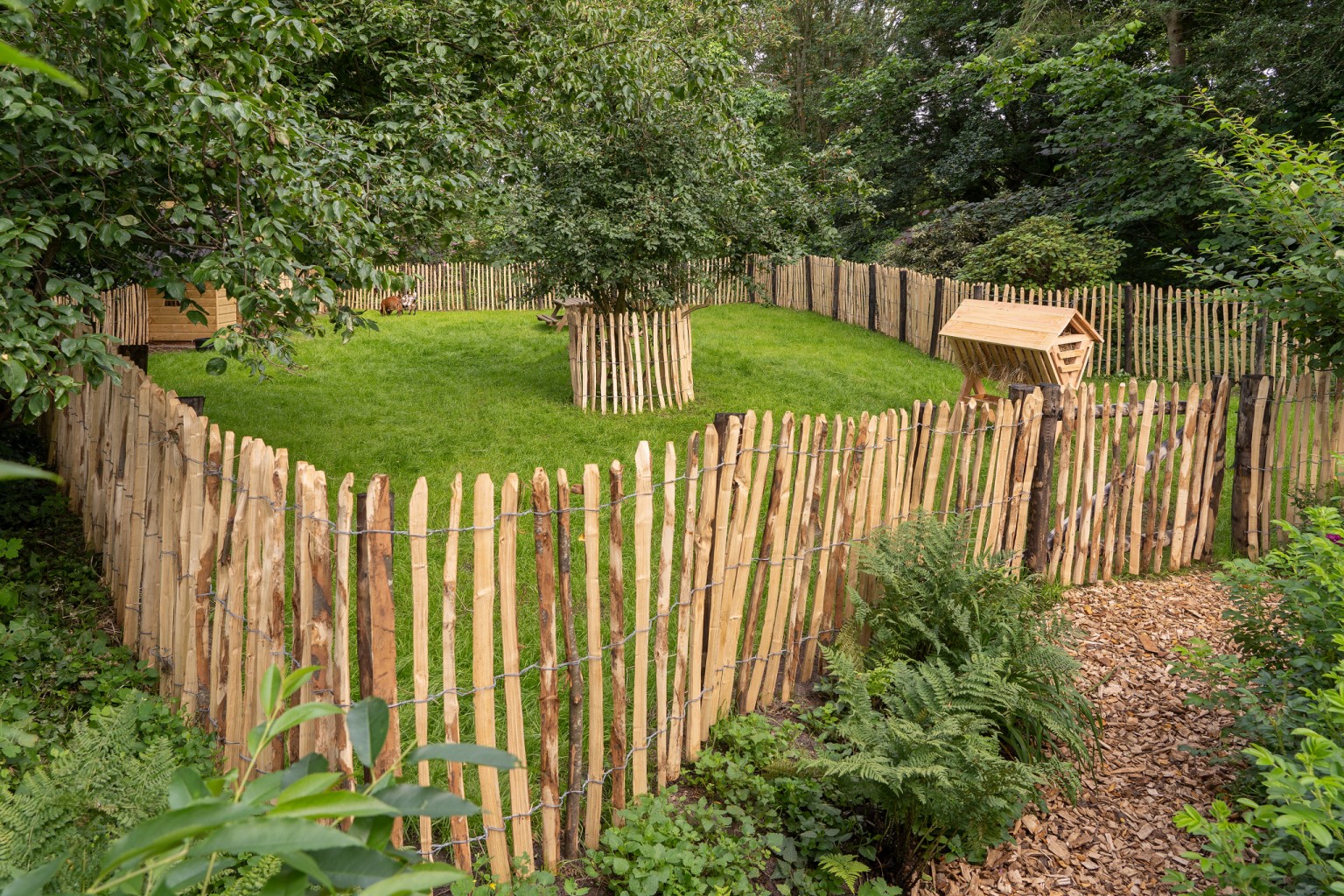 675aad5b51b8a-9fb75b7bf458c51036f3a8b0fd6c5b20004eae7b-grpitm-tdi-v01-chestnut-fence-2wires-75mm-r-v37891-0-202104jpg